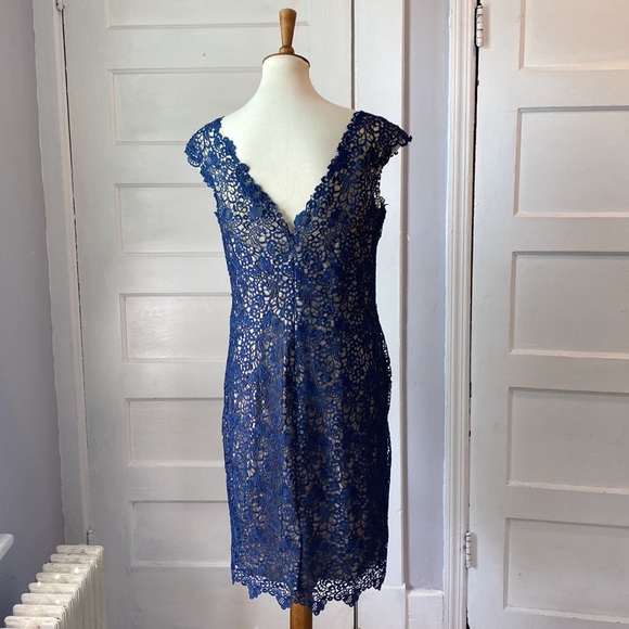 Social Occasions by Mon Cheri Lace Dress, Size 14 - Picture 5 of 17